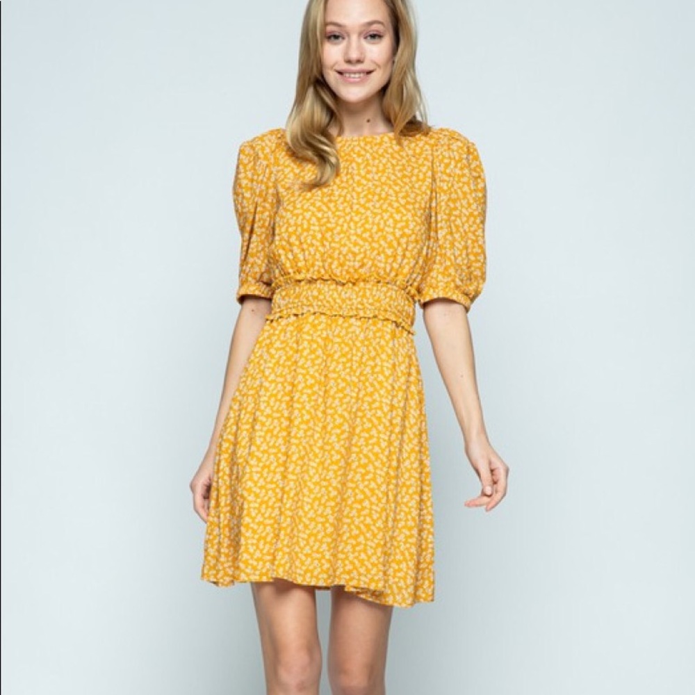 &Merci Puff Sleeve Floral Dress Size Medium NWT